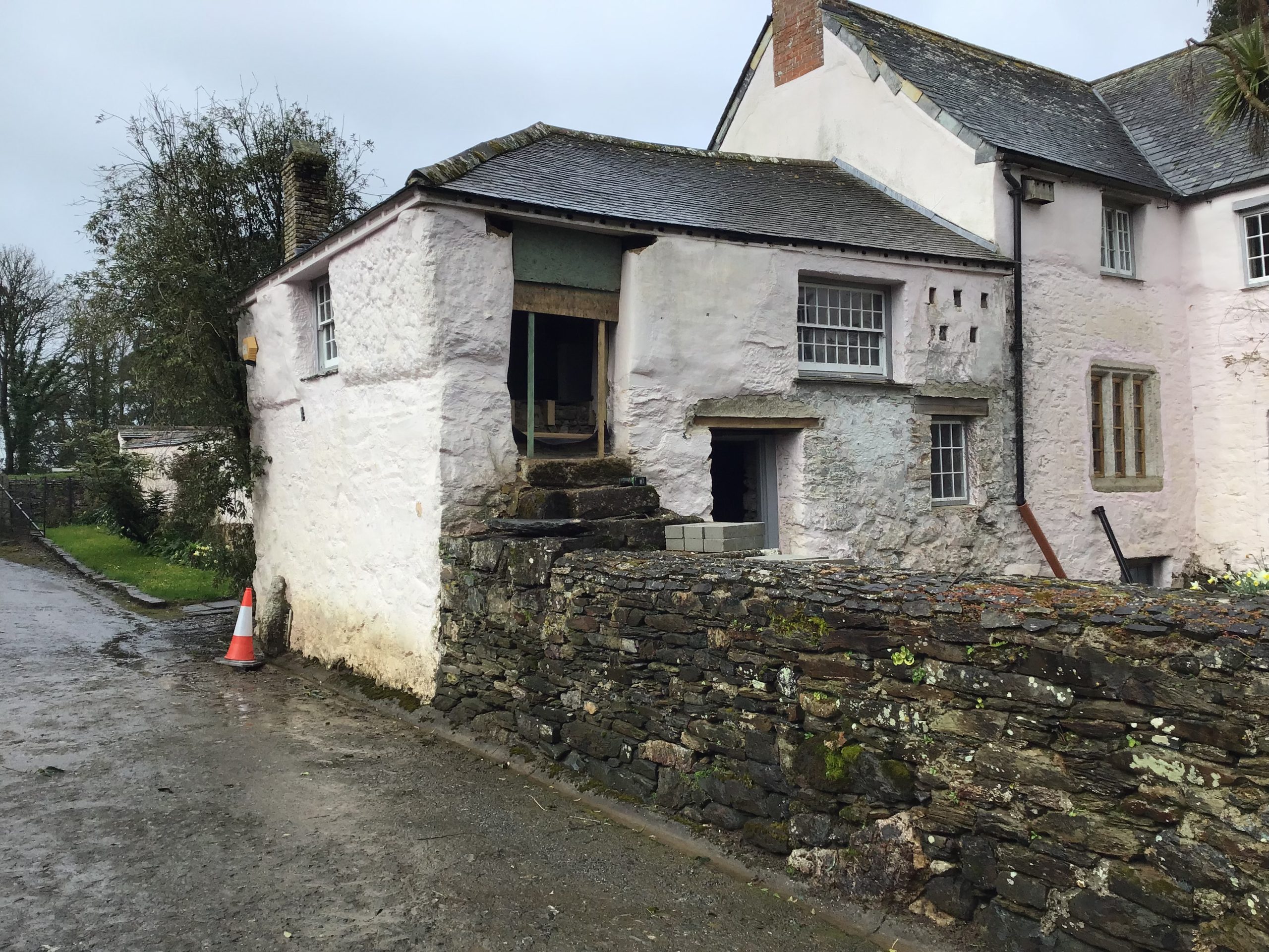 cob courses cob courses in Cornwall learn about cob how to build with cob cob course